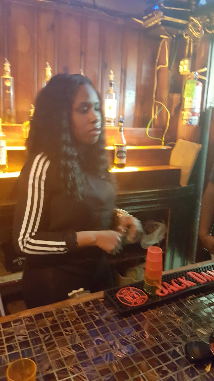 Happy Ours Bar & Grill | restaurant | 1622 Lee Rd, Cleveland, OH 44118, USA | 2163213335 OR +1 216-321-3335