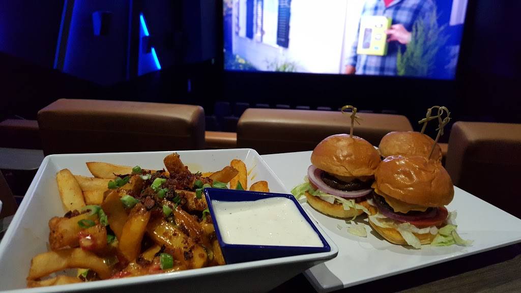 Studio Movie Grill | night club | 1555 Simi Town Center Way, Simi Valley, CA 93065, USA | 8054227100 OR +1 805-422-7100