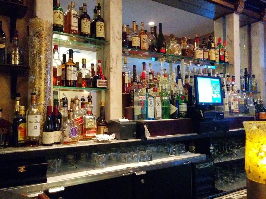 Erics Italian Bistro | restaurant | 70 E Old Country Rd, Mineola, NY 11501, USA | 5162805675 OR +1 516-280-5675