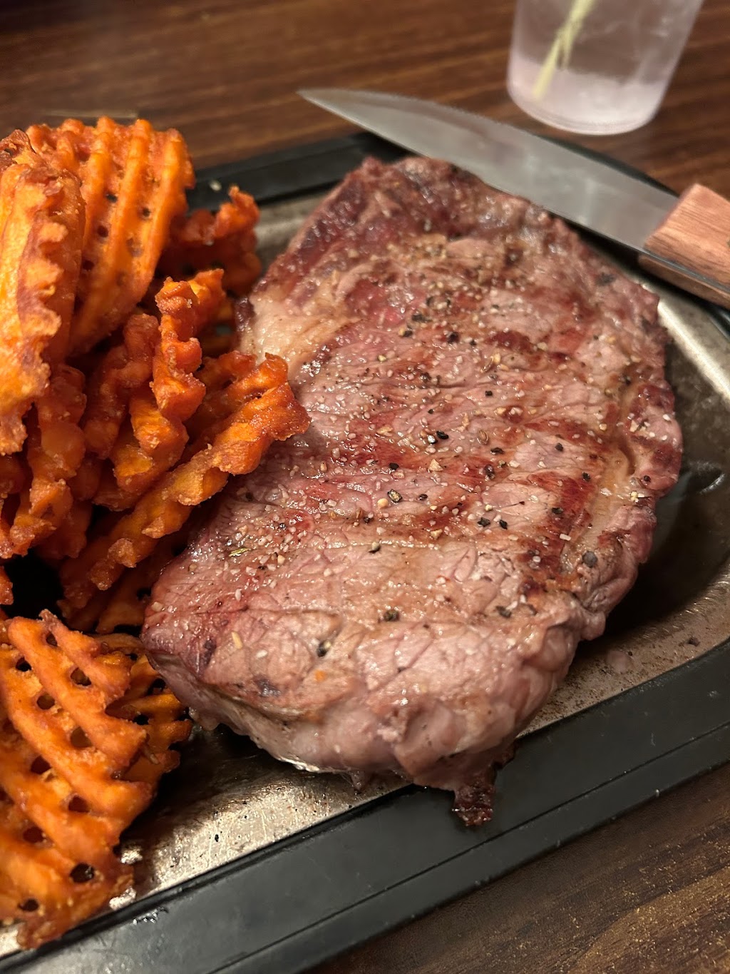 R Bar | restaurant | 116 Main Ave, Lemmon, SD 57638, USA | 6053747227 OR +1 605-374-7227