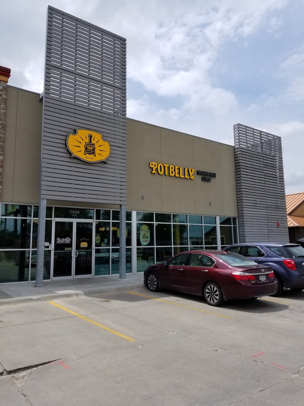 Potbelly Sandwich Shop | restaurant | 7425 Dodge St #101, Omaha, NE 68116, USA | 4028849947 OR +1 402-884-9947