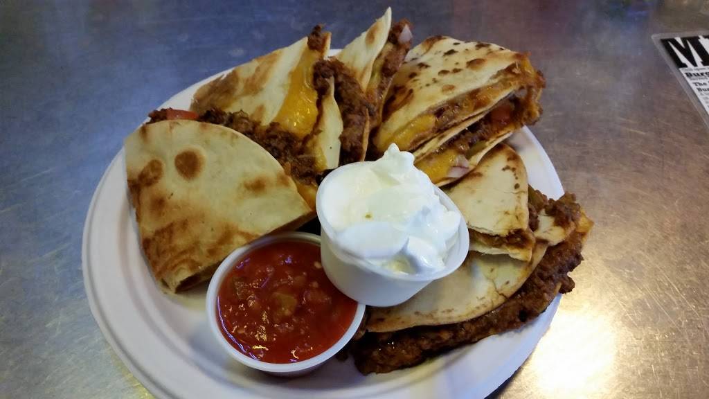 Showdown | restaurant | 207 E Hutchison St, San Marcos, TX 78666, USA | 5123927282 OR +1 512-392-7282