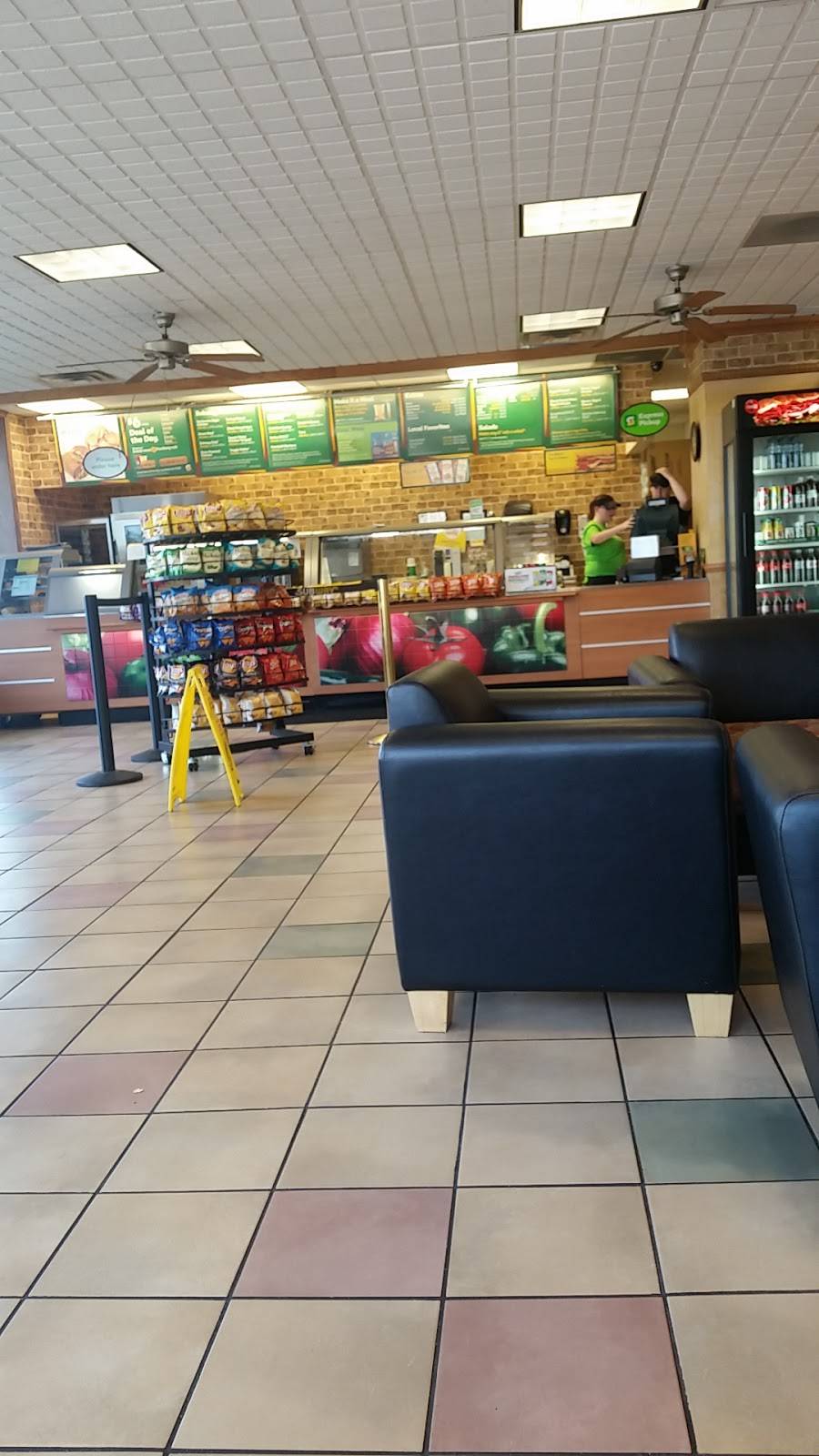 Subway | restaurant | 1211 N Court St, Circleville, OH 43113, USA | 7404974687 OR +1 740-497-4687