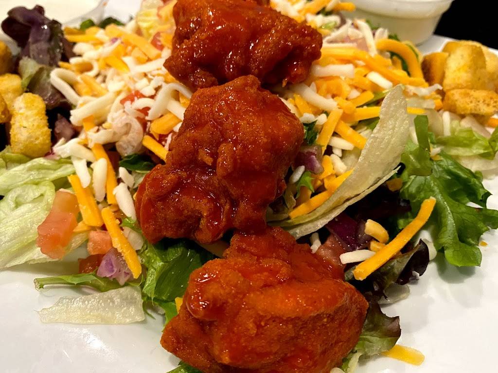 Whiskey Wings St.Pete | restaurant | 10400 Roosevelt Blvd N, St. Petersburg, FL 33716, USA | 7279143863 OR +1 727-914-3863