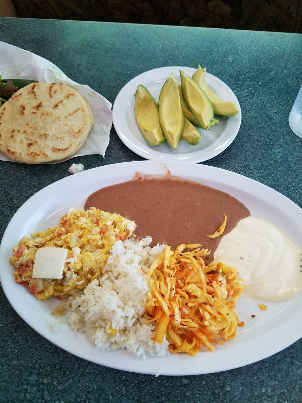 Pupuseria Don Carlos Village | restaurant | 2046 Pico Blvd, Los Angeles, CA 90006, USA | 2133821326 OR +1 213-382-1326