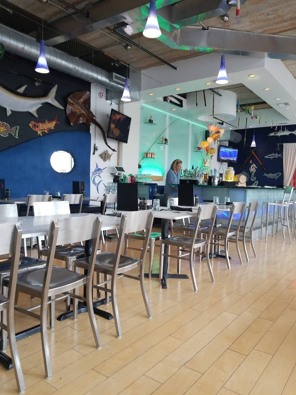 Off The Hook Seafood Market & Restaurant | restaurant | 6630 Gateway Ave, Sarasota, FL 34231, USA | 9419235570 OR +1 941-923-5570