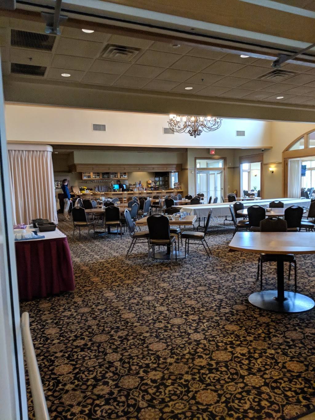 Lake Charles Grill | restaurant | 250 W Greggs Pkwy, Vernon Hills, IL 60061, USA | 8476806100 OR +1 847-680-6100