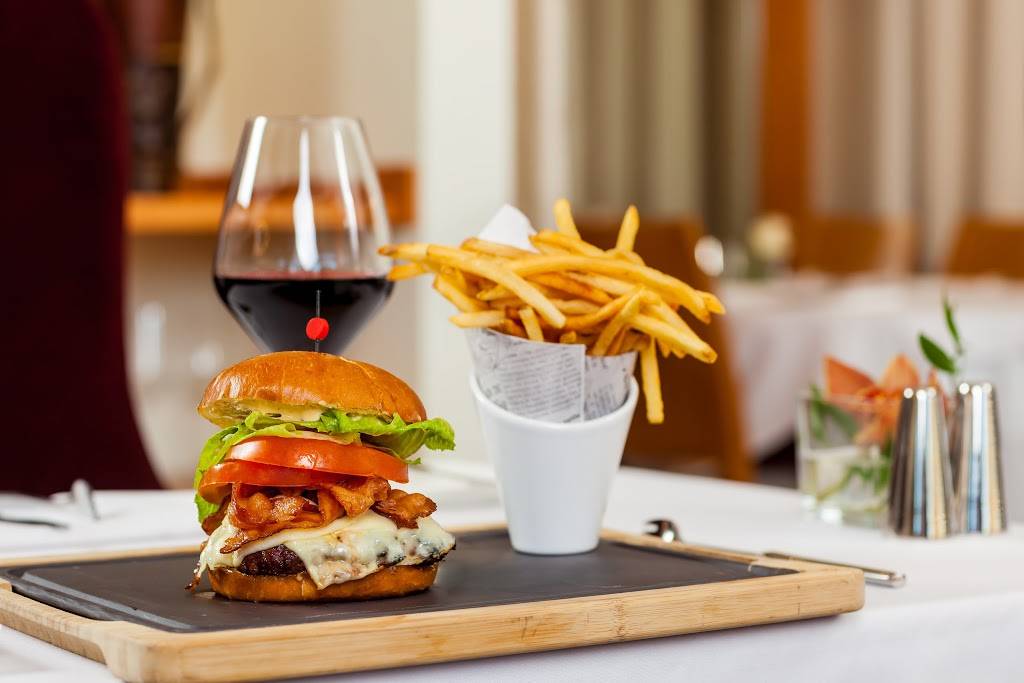 MC Lounge | restaurant | 3400-A Ch Ste-Foy, Québec, QC G1X 1S6, Canada | 4186504550 OR +1 418-650-4550