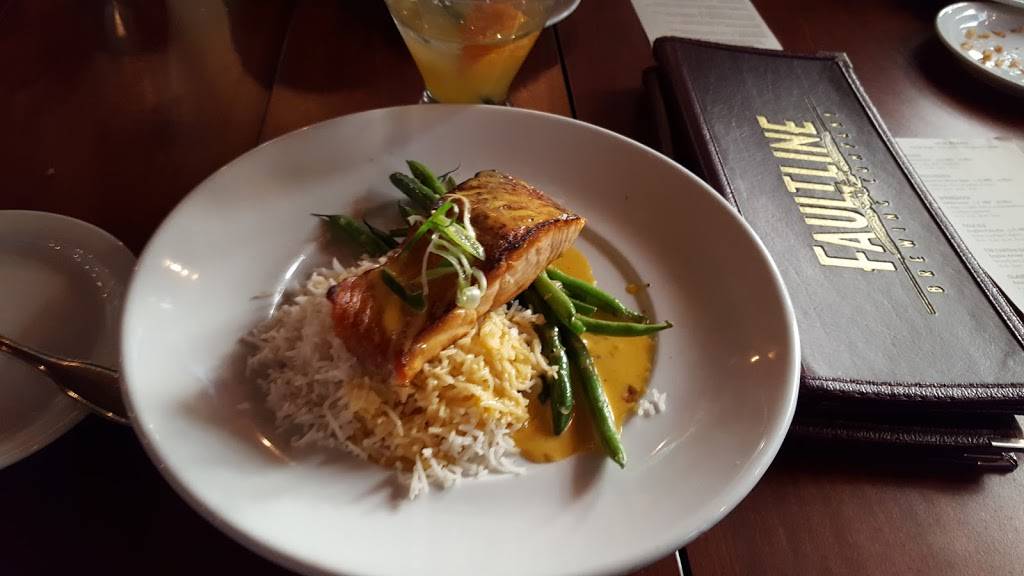 Faultline Brewing Company | restaurant | 1235 Oakmead Pkwy, Sunnyvale, CA 94085, USA | 4087362739 OR +1 408-736-2739