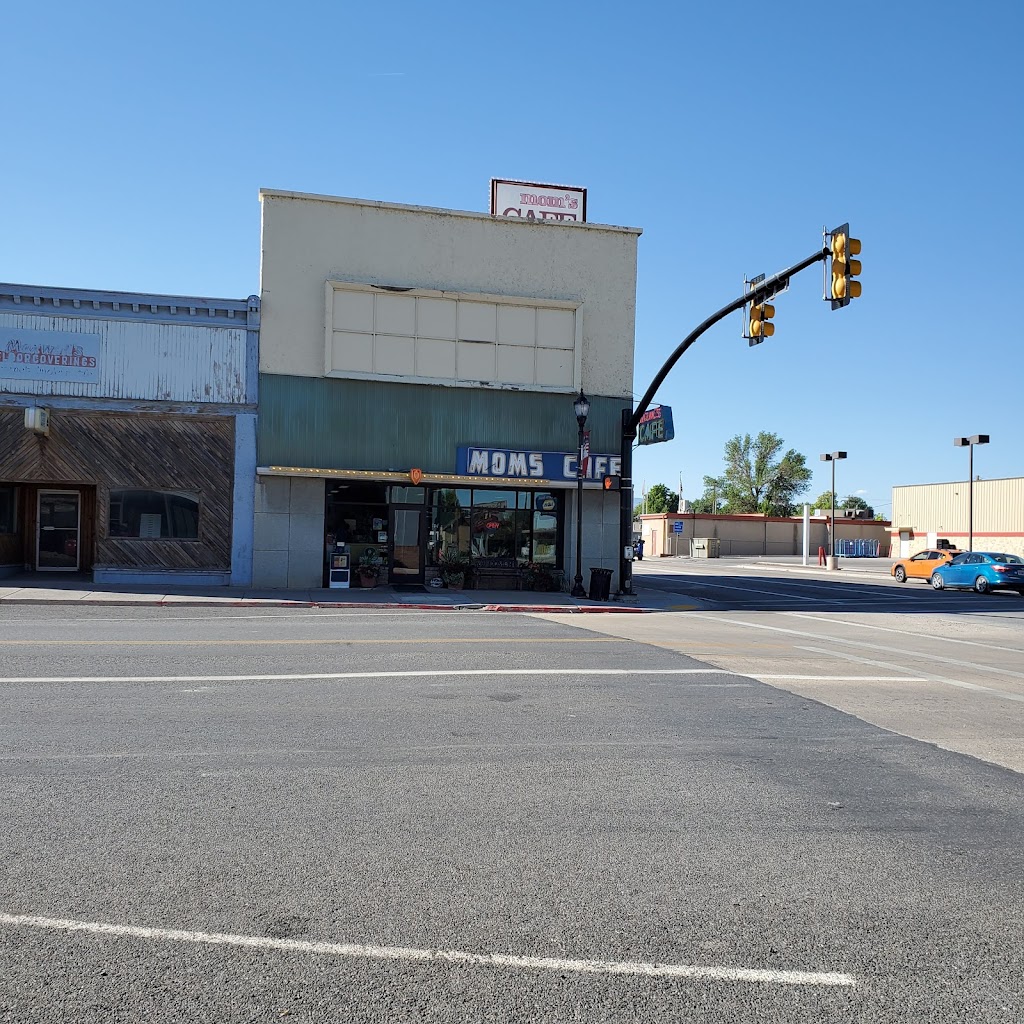 Moms Cafe | restaurant | 10 E Main St, Salina, UT 84654, USA | 4355293921 OR +1 435-529-3921