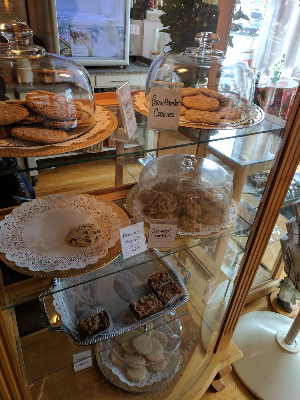 Chestnut Fine Foods & Confections | restaurant | 1012 State St, New Haven, CT 06511, USA | 2037826767 OR +1 203-782-6767