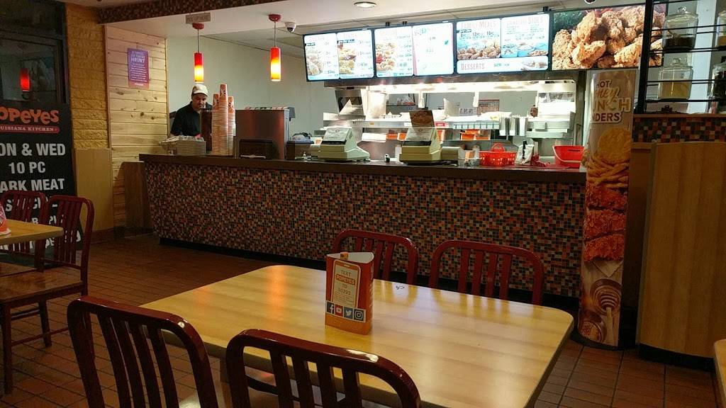 Popeyes Louisiana Kitchen | restaurant | 6321 N Lincoln Ave, Chicago, IL 60659, USA | 7735888282 OR +1 773-588-8282