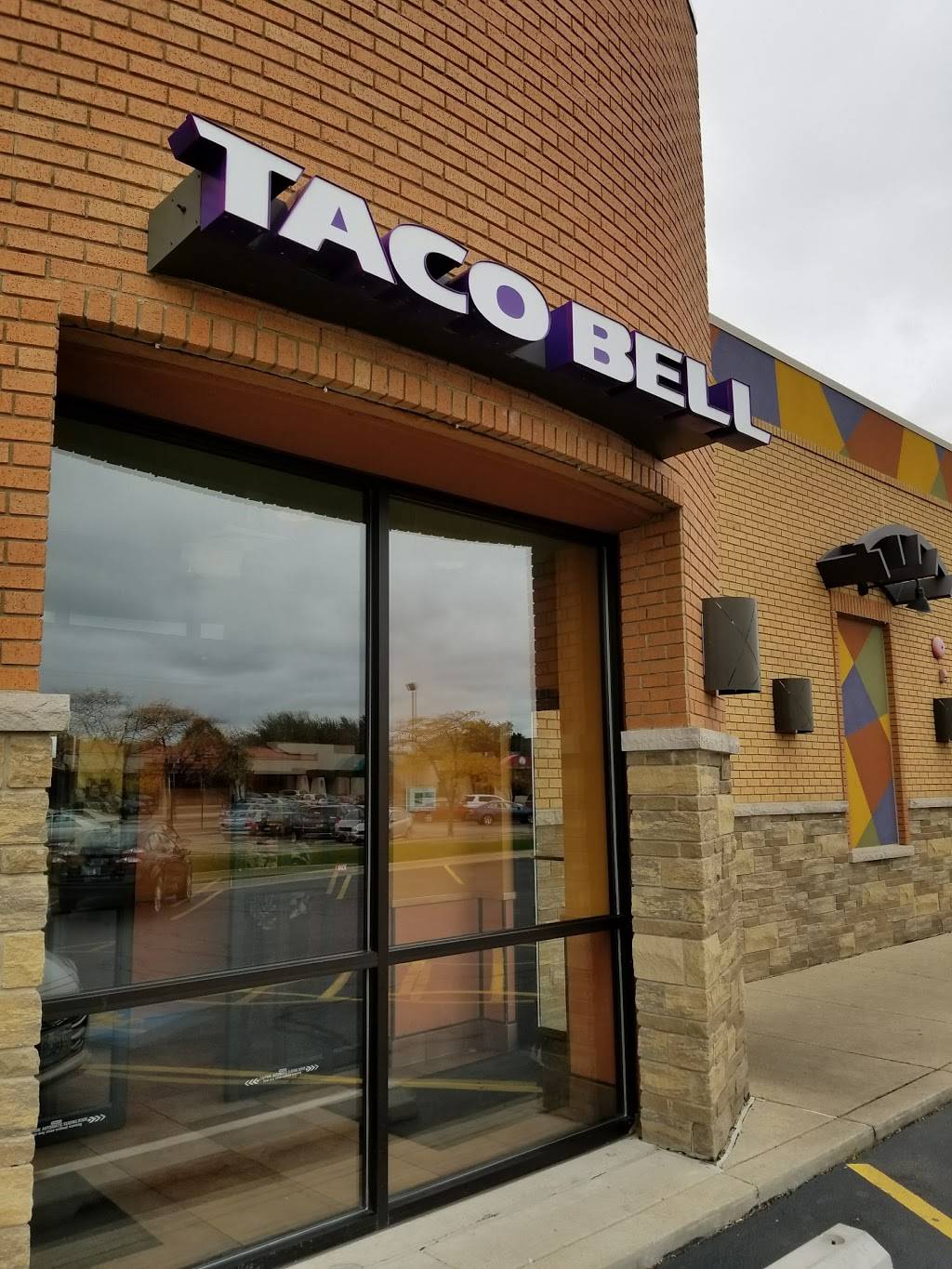 Taco Bell | meal takeaway | 270 E Army Trail Rd, Glendale Heights, IL 60139, USA | 6302958291 OR +1 630-295-8291