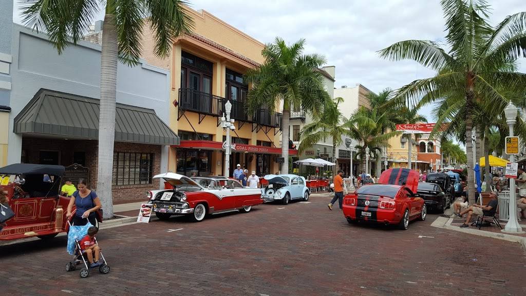 Starbucks | cafe | 1514 Broadway, Fort Myers, FL 33901, USA | 2393341094 OR +1 239-334-1094