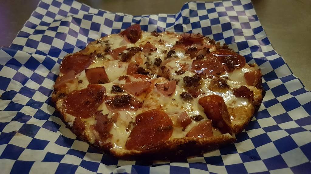 Quezesos Barchelona Pizza Bar | restaurant | Av. Ruiz 92, Zona Centro, 22800 Ensenada, B.C., Mexico | 016461743330 OR +52 646 174 3330