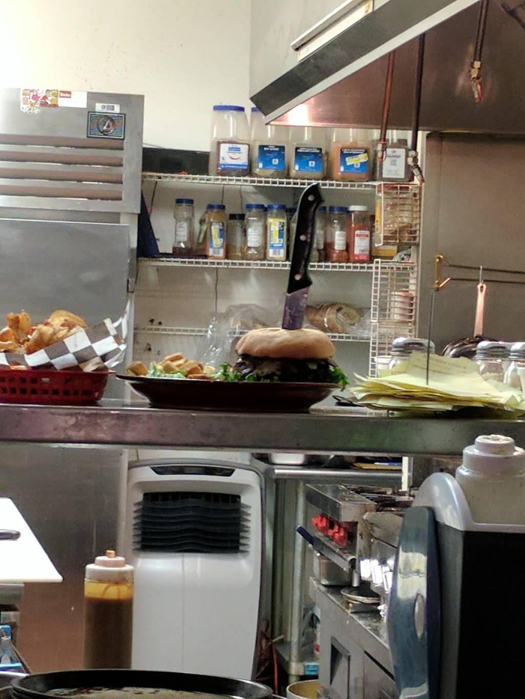 Helms Ale House | restaurant | 600 N Central Ave, Tracy, CA 95376, USA | 2092298667 OR +1 209-229-8667