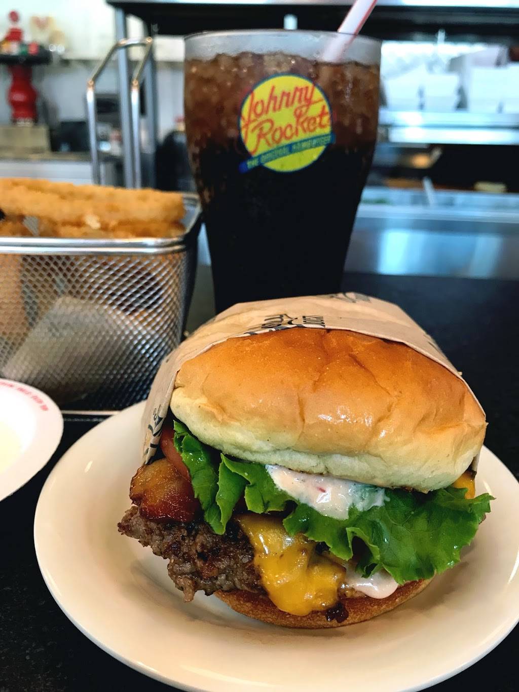 Johnny Rockets | restaurant | 1000 Chapel View Blvd #100, Cranston, RI 02920, USA | 4012287833 OR +1 401-228-7833