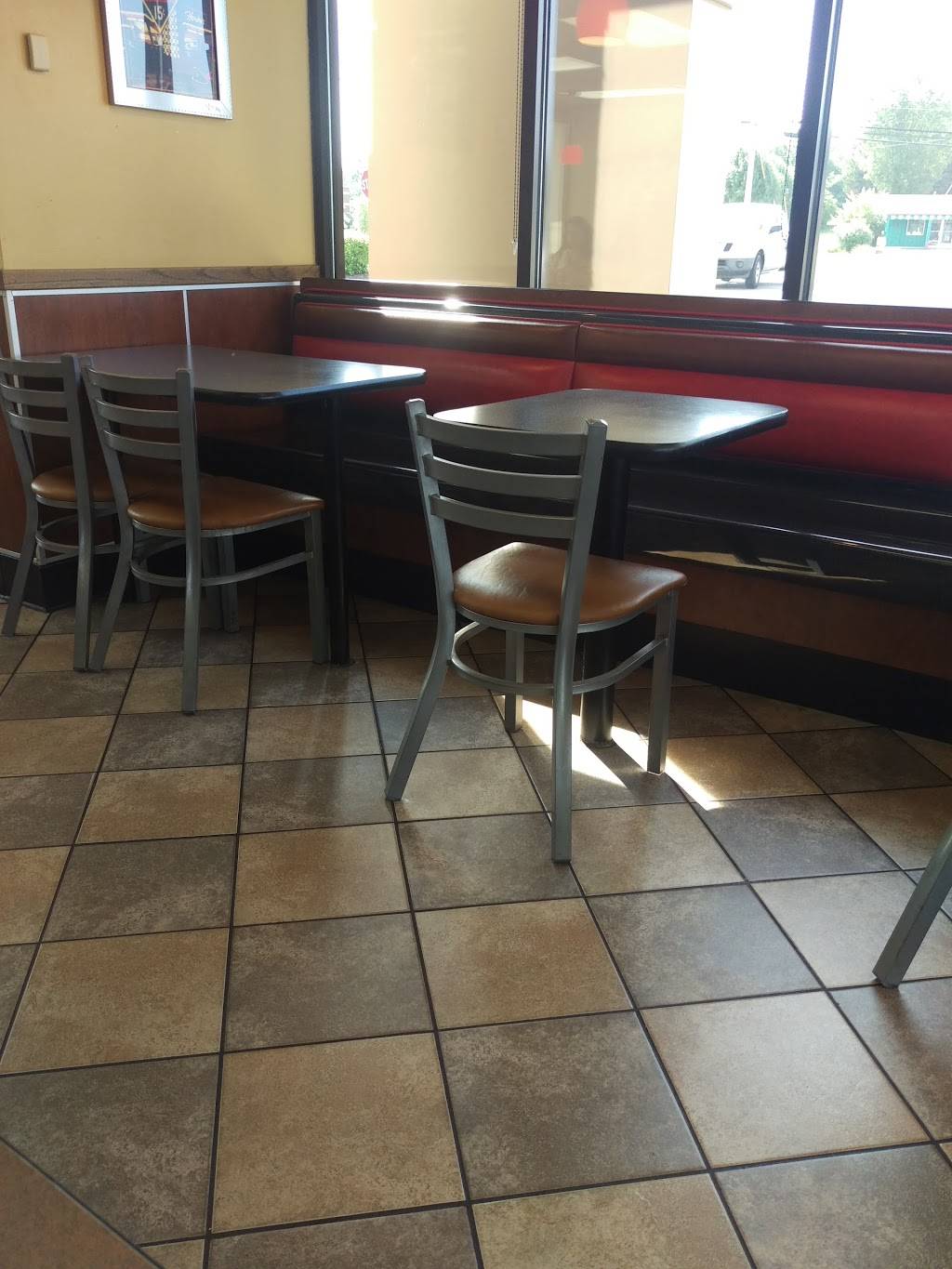 Hardees | restaurant | 7437 Maynardville Pike, Knoxville, TN 37938, USA | 8659224308 OR +1 865-922-4308