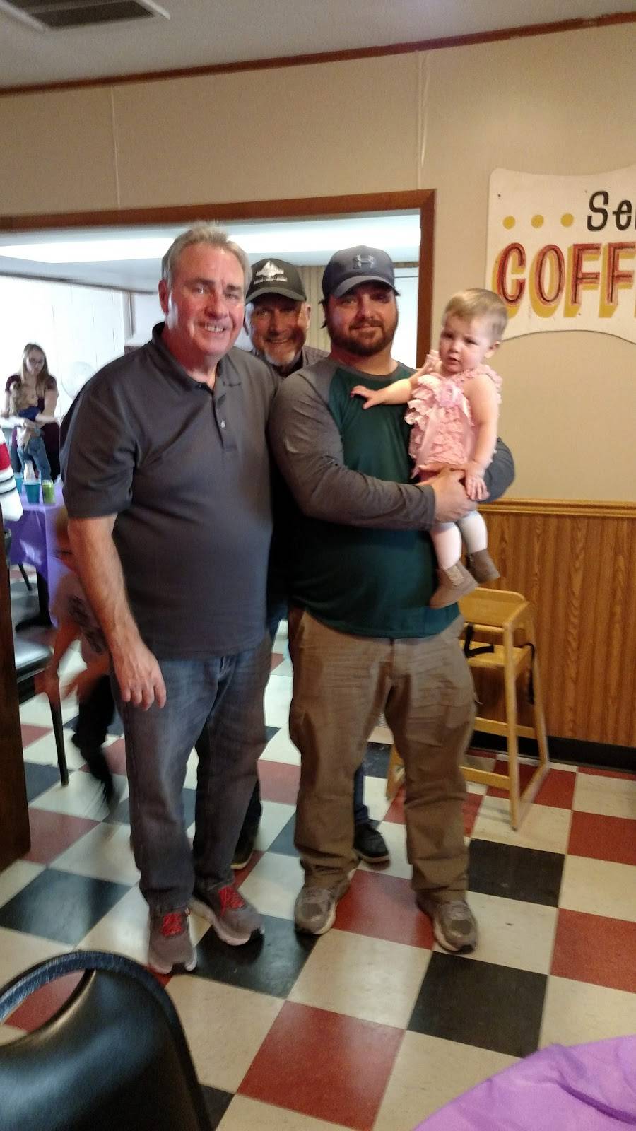 Carolyn & Co Cafe & Bakery | restaurant | 708 N Monroe St, Abingdon, IL 61410, USA | 3094623250 OR +1 309-462-3250