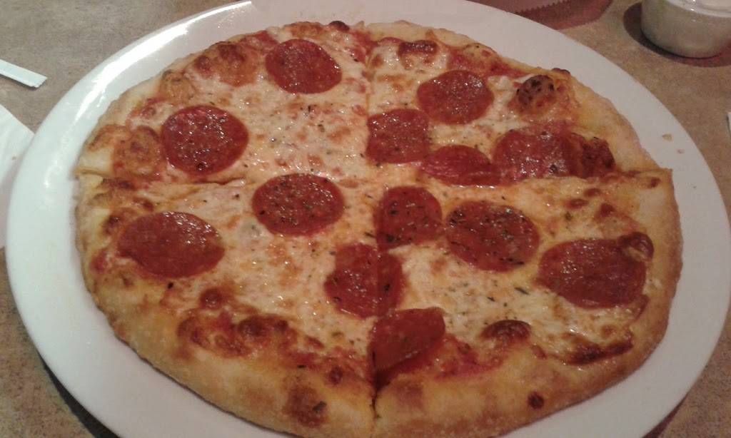 Pinos Italian Bistro and Pizzeria | restaurant | 3420 Boulevard, Colonial Heights, VA 23834, USA | 8045209005 OR +1 804-520-9005