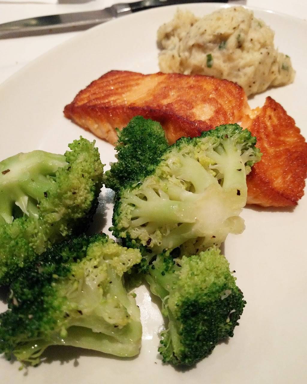 Del Friscos Double Eagle Steakhouse | restaurant | 58 East W Oak St, Chicago, IL 60611, USA | 3128882499 OR +1 312-888-2499