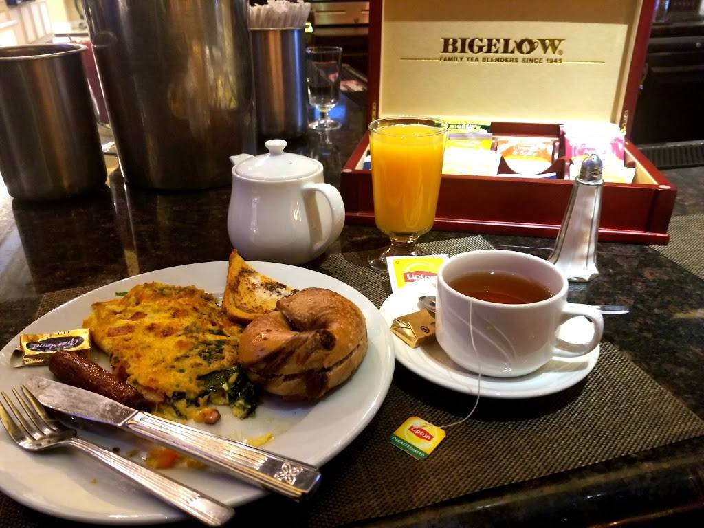 Lorenzos | restaurant | 1100 South Ave, Staten Island, NY 10314, USA | 71847724004 OR +1 718-477-2400 ext. 4