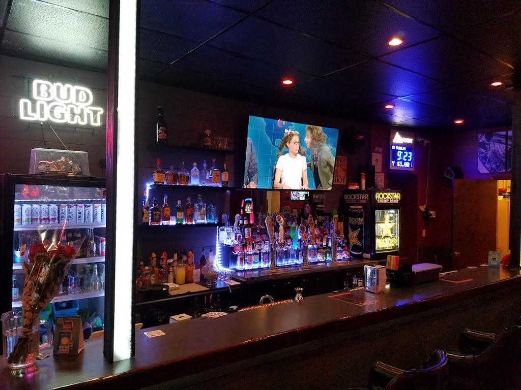 Hemi and Hogs Bar and Grill | restaurant | 100 E Jackson St, Medford, OR 97501, USA | 4582259288 OR +1 458-225-9288