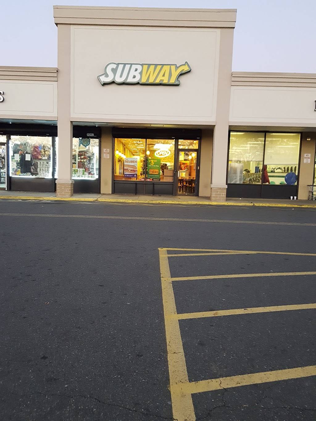 Subway | restaurant | 513 Irvington Ave, Newark, NJ 07106, USA | 9733506464 OR +1 973-350-6464