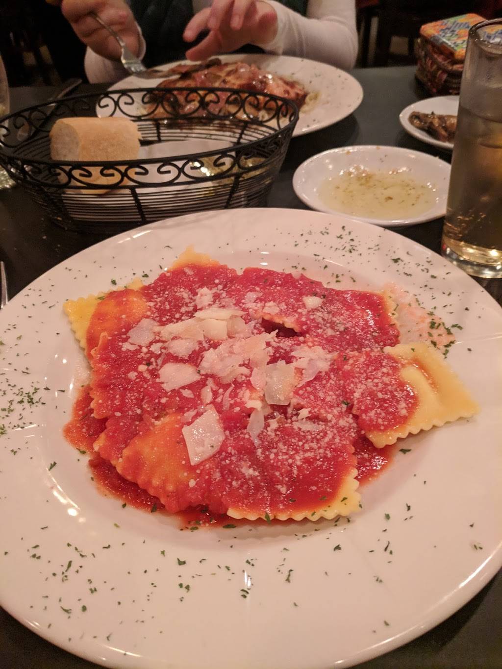 Carmalenos Pushcart Restaurant | restaurant | 331 Main St, Saugus, MA 01906, USA | 7812337200 OR +1 781-233-7200