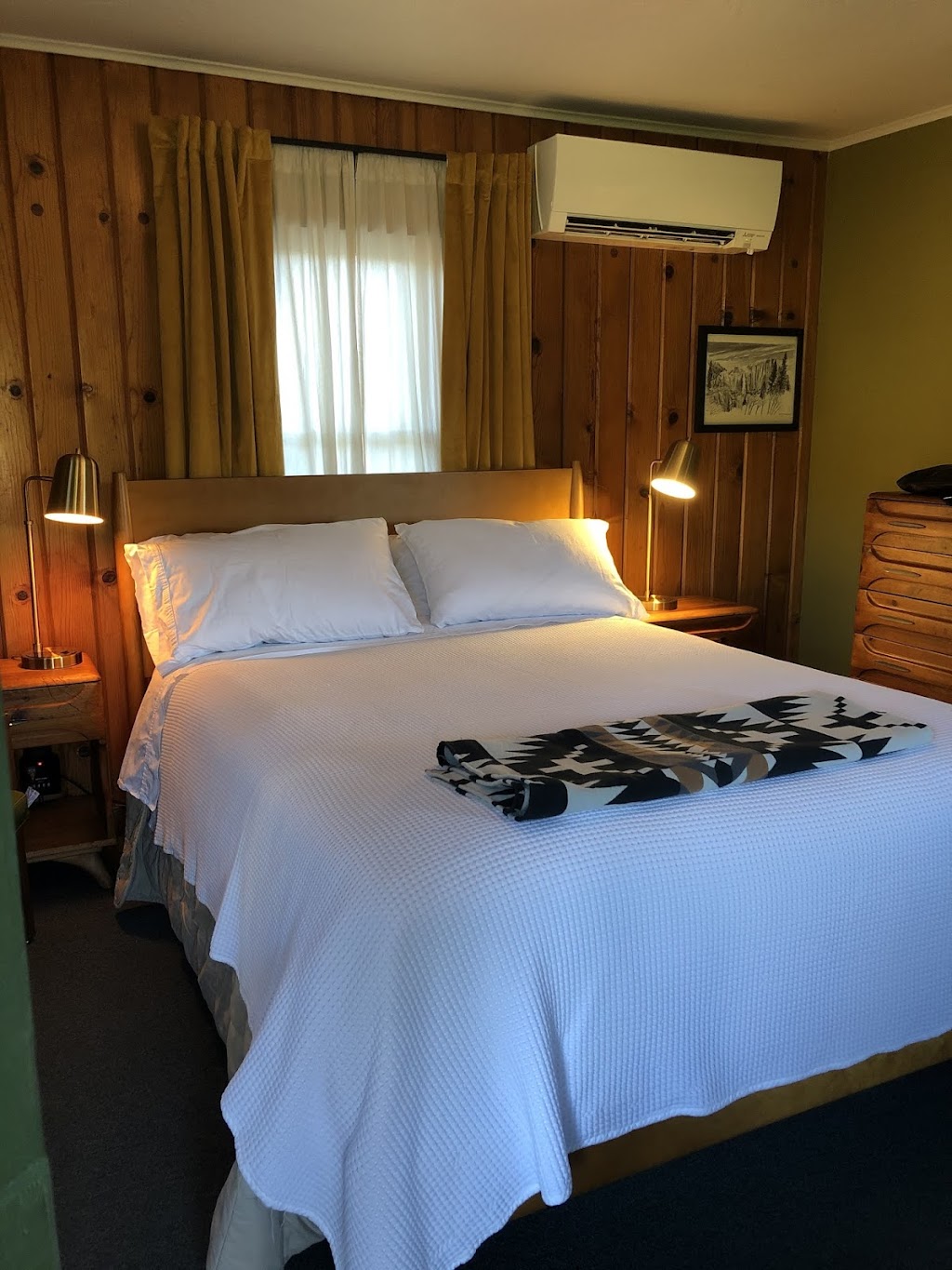 Priest Station Cafe & Cabins | restaurant | 16756 CA-120, Big Oak Flat, CA 95305, USA | 2099621888 OR +1 209-962-1888