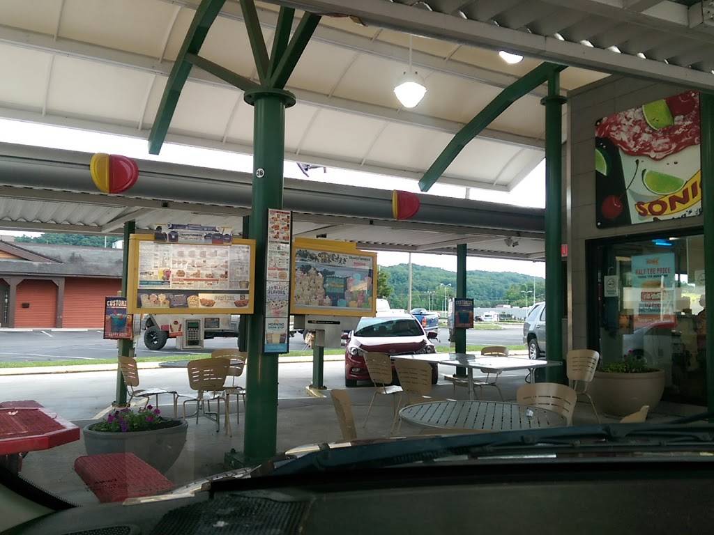 Sonic Drive-In | restaurant | 6949 Maynardville Hwy, Knoxville, TN 37918, USA | 8659221777 OR +1 865-922-1777