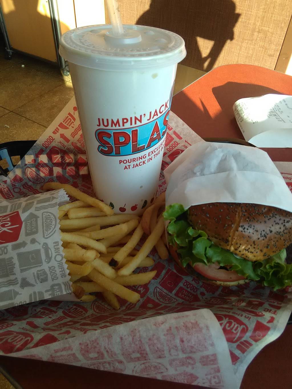 Jack in the Box | restaurant | 13622 Foothill Blvd, Sylmar, CA 91342, USA | 8183655477 OR +1 818-365-5477