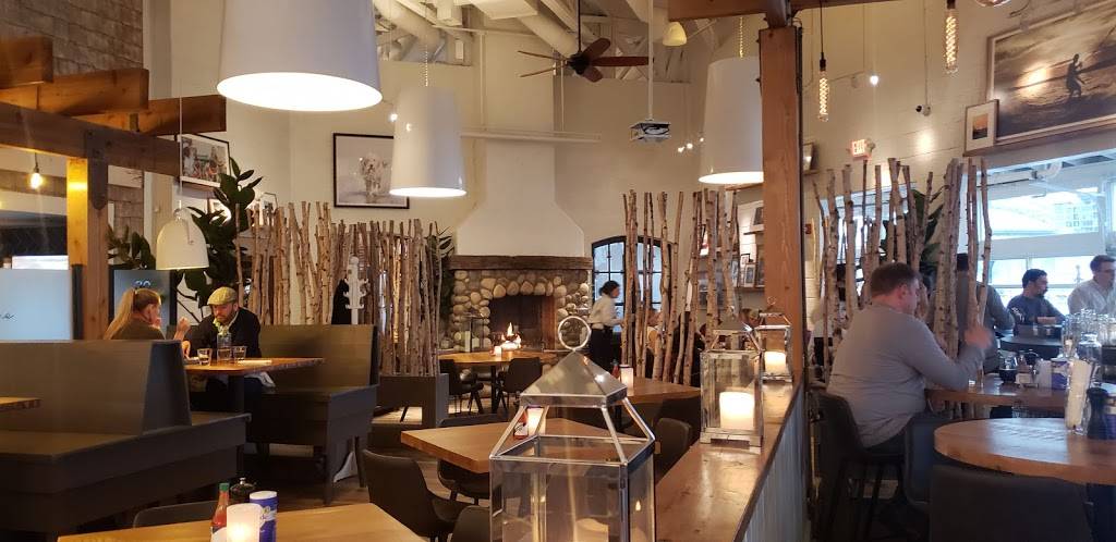 Lindeys Lake House Flats | restaurant | 1146 Old River Rd, Cleveland, OH 44113, USA | 2167270158 OR +1 216-727-0158