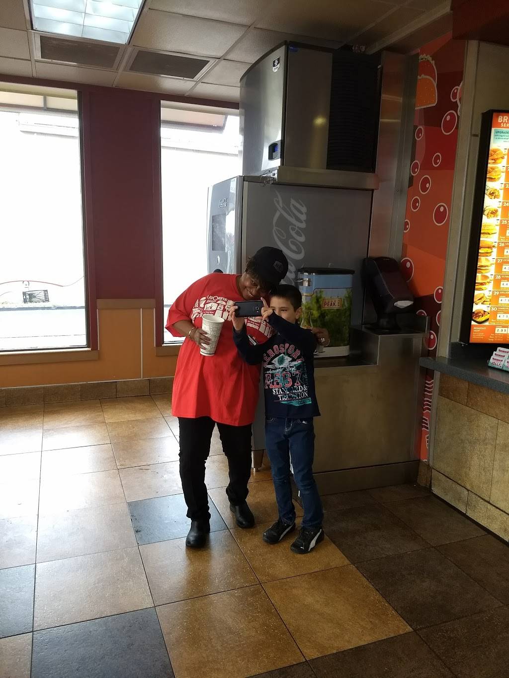 Jack in the Box | restaurant | 10806 Bissonnet St, Houston, TX 77099, USA | 8323281917 OR +1 832-328-1917