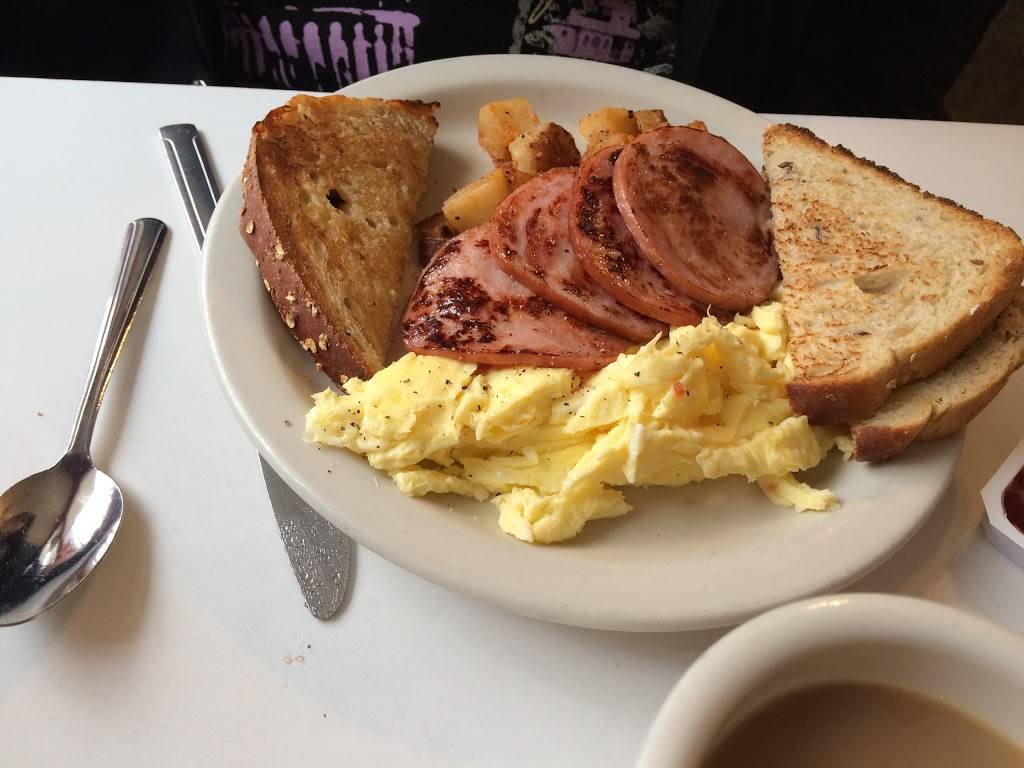 Lees | meal takeaway | 2 E Main St, Gloucester, MA 01930, USA | 9782813873 OR +1 978-281-3873