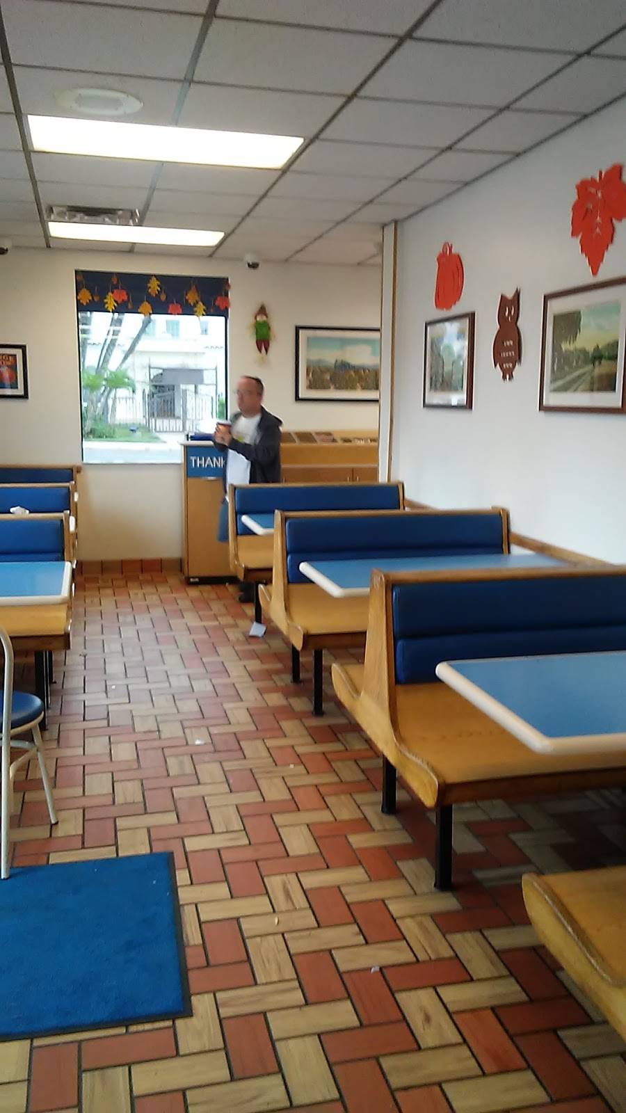 Bakers Drive-Thru | restaurant | 2180 N Waterman Ave, San Bernardino, CA 92404, USA | 9098845233 OR +1 909-884-5233