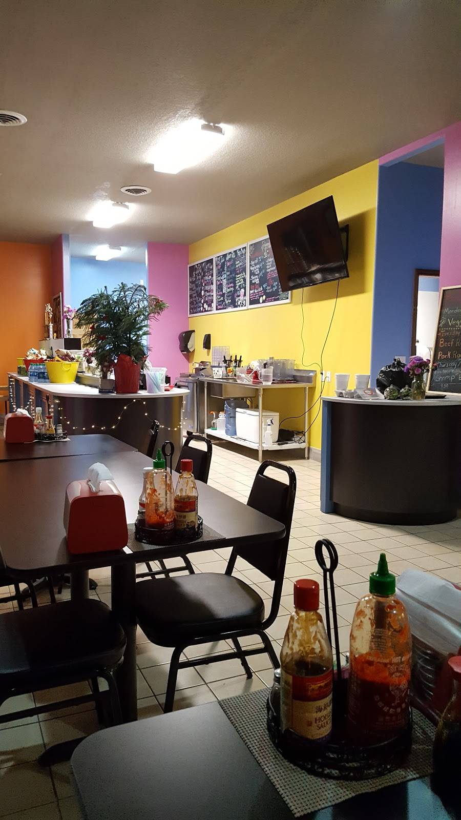 Banh Mi Pho Shop | restaurant | 1925 Fairfield Ave, Fort Wayne, IN 46802, USA | 2607454388 OR +1 260-745-4388