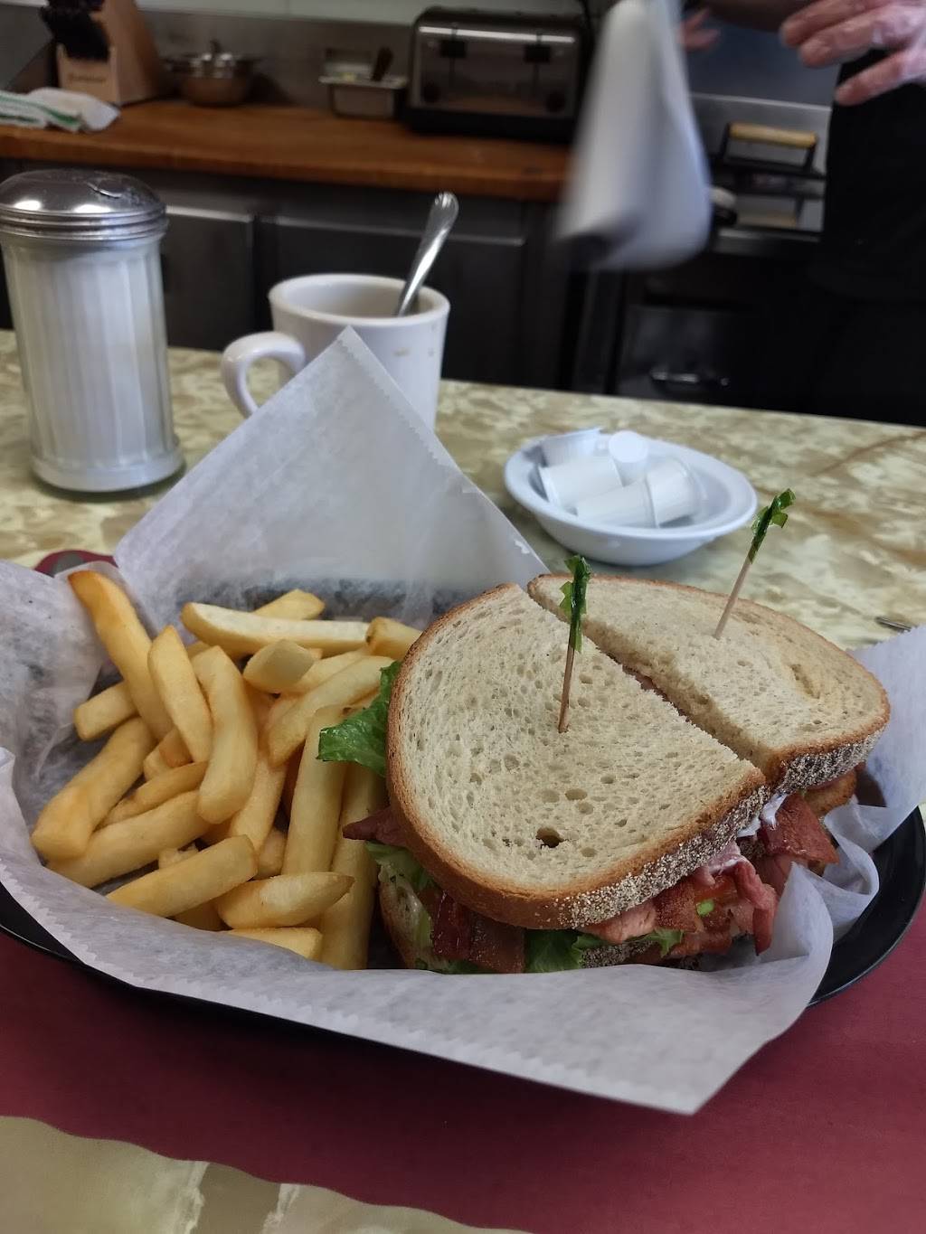 City Hall Diner | restaurant | 827 Park Ave, Cranston, RI 02910, USA | 4014671200 OR +1 401-467-1200