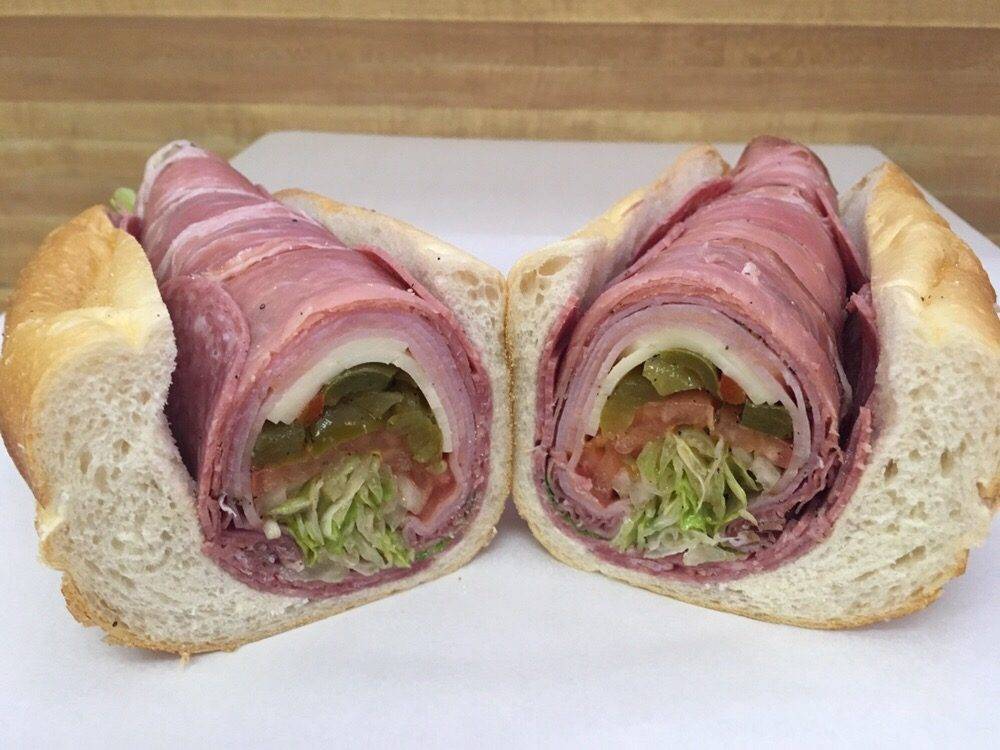 Casapullas North Steak & Sub | restaurant | 2707 Concord Pike, Wilmington, DE 19803, USA | 3024770221 OR +1 302-477-0221