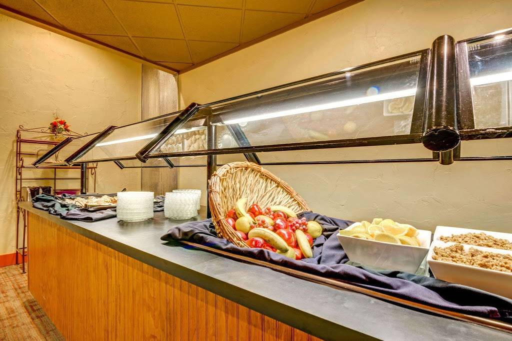 Fenderz Grill & Pub | restaurant | 2000 Loucks Rd, York, PA 17408, USA | 71784695007140 OR +1 717-846-9500 ext. 7140