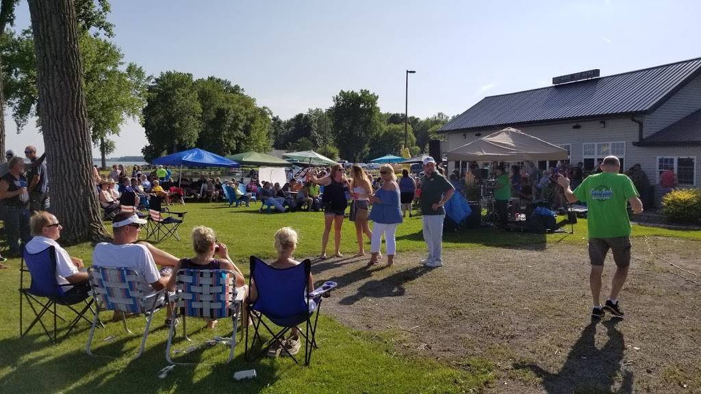 Geano Beach Bar and Grill | restaurant | 2060 Sand Bar Way, Little Suamico, WI 54141, USA | 9208262631 OR +1 920-826-2631