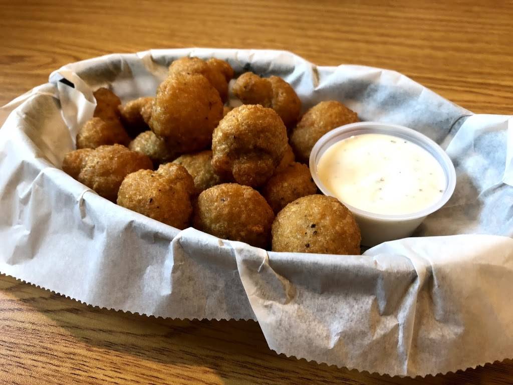 Anitas Log Cabin Restaurant & Bar | restaurant | 210 N Main St, Oakfield, WI 53065, USA | 9205833019 OR +1 920-583-3019