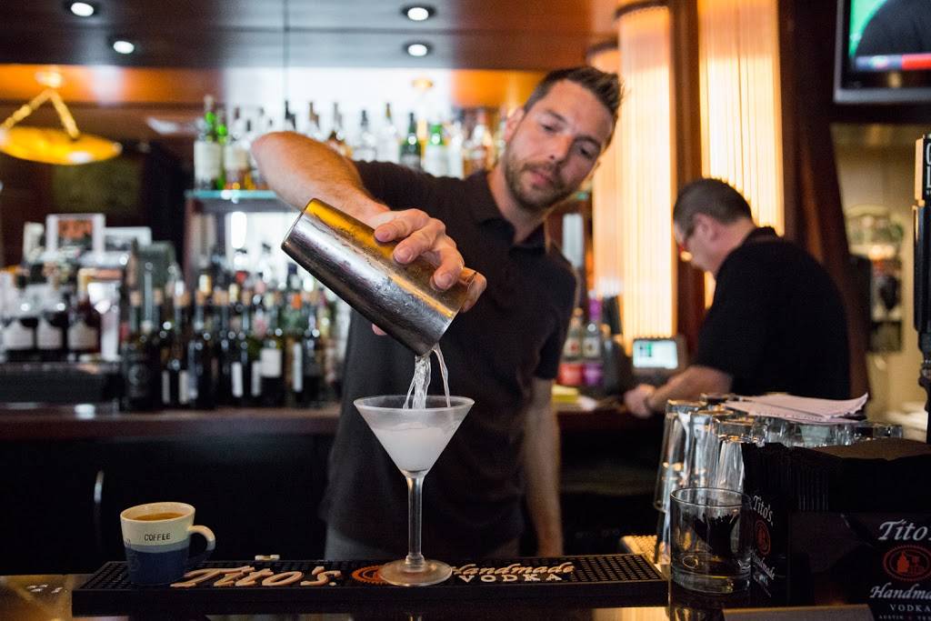 Johnnys Bar on Fulton | restaurant | 3164 Fulton Rd, Cleveland, OH 44109, USA | 2162810055 OR +1 216-281-0055