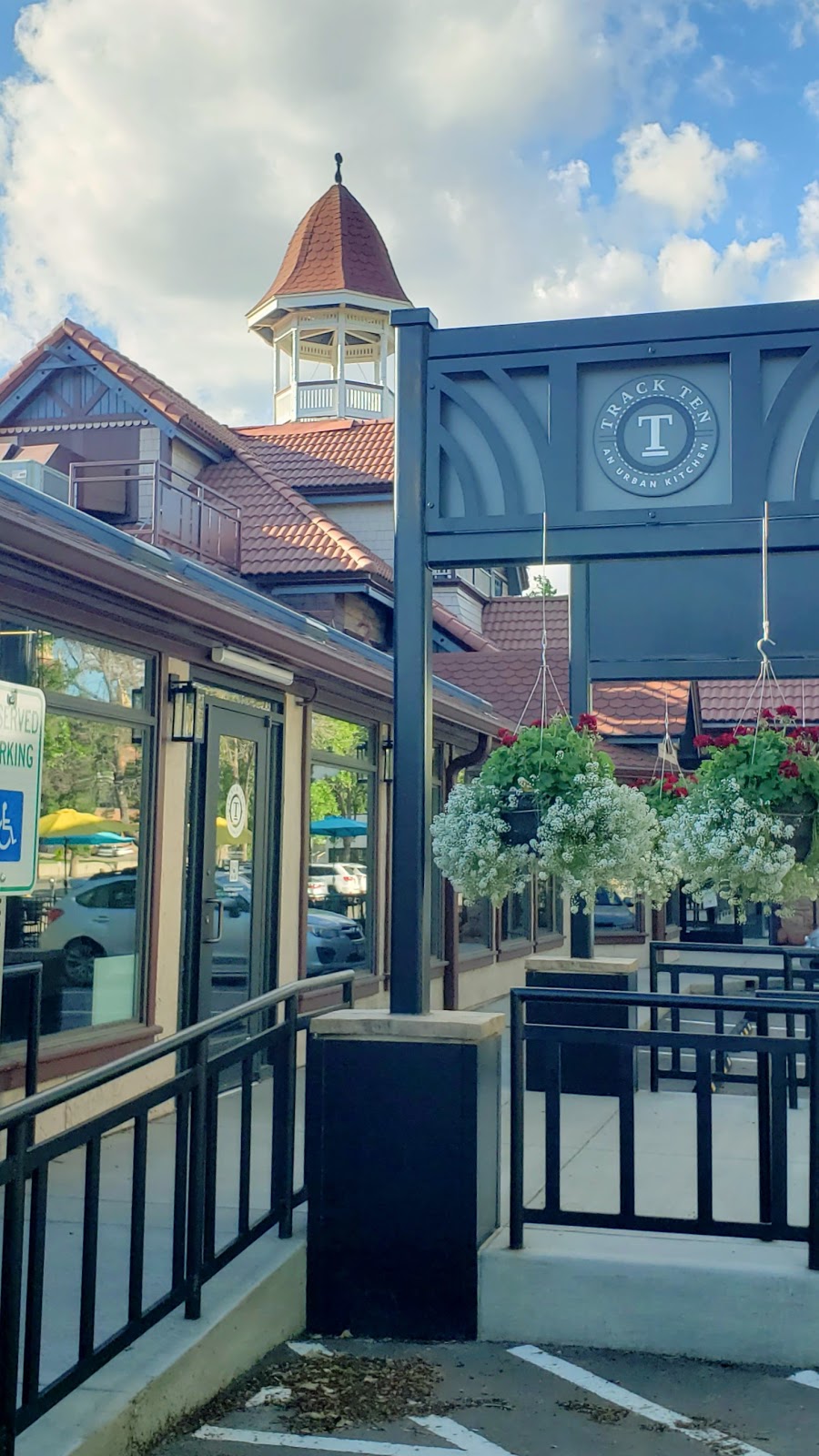 Track Ten Urban Kitchen | restaurant | 10 S Sierra Madre St, Colorado Springs, CO 80903, USA | 7194006951 OR +1 719-400-6951