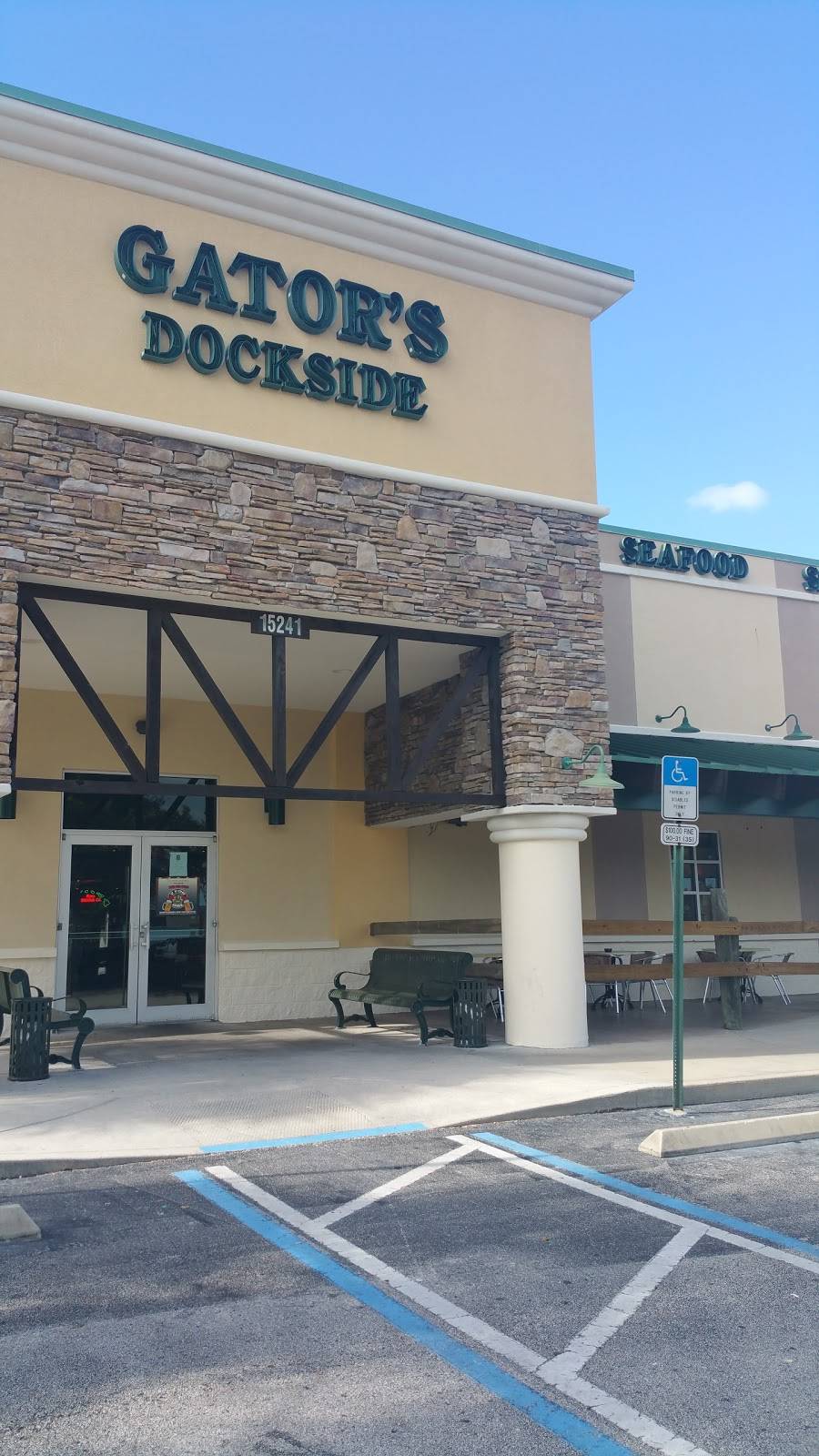 Gators Dockside Eustis | restaurant | 15241 US-441, Eustis, FL 32726, USA | 3523571255 OR +1 352-357-1255