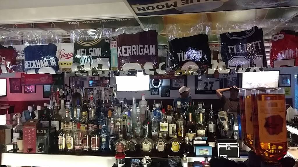 Buckets Bar and Grill | restaurant | 12020 Rousby Hall Rd, Lusby, MD 20657, USA | 4104746480 OR +1 410-474-6480