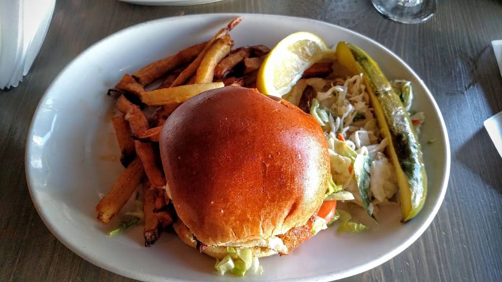 The Mariner | restaurant | 21 W Main St, Mystic, CT 06355, USA | 8605365200 OR +1 860-536-5200