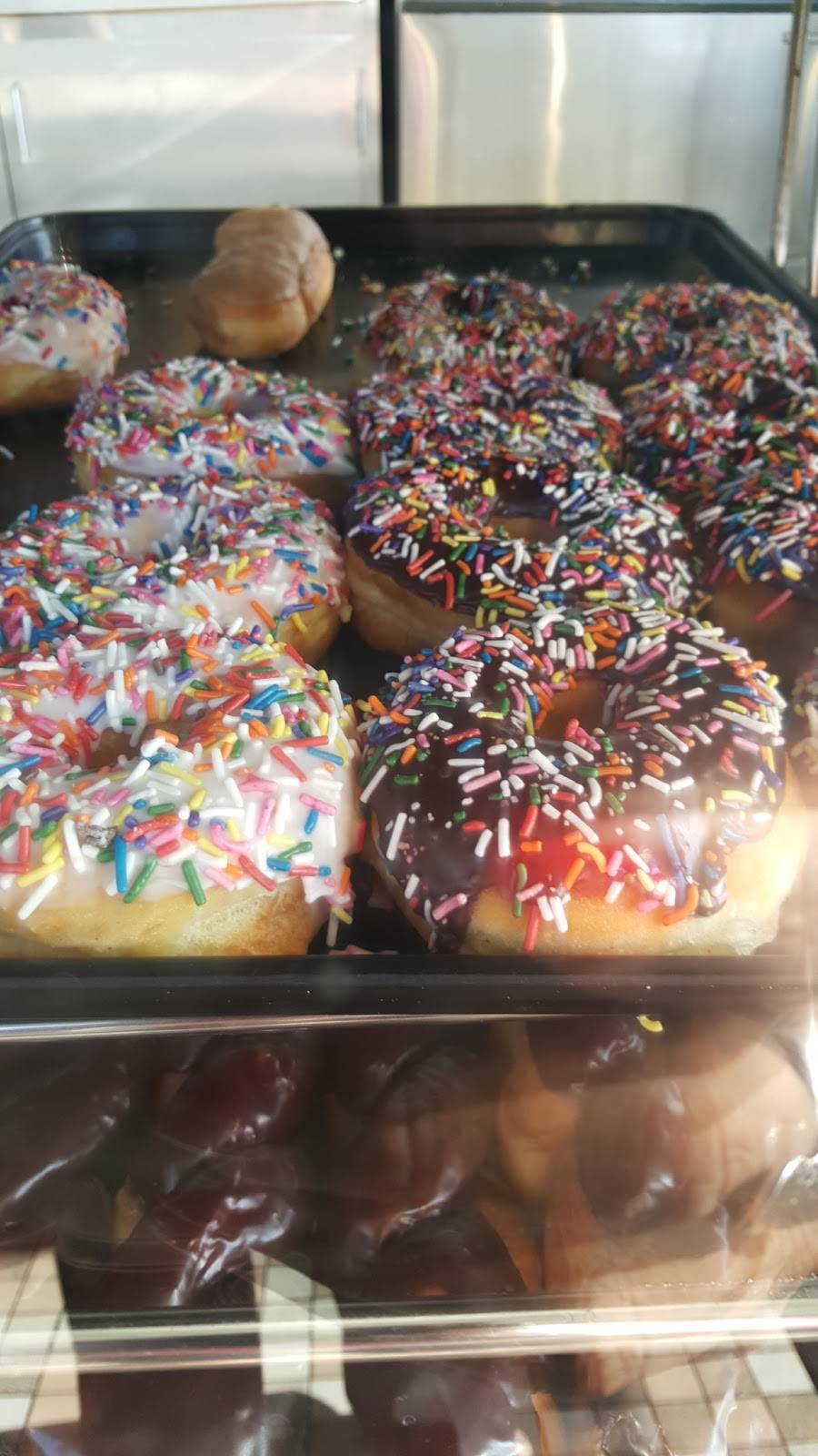 Winchells | cafe | 10801 Crenshaw Blvd, Inglewood, CA 90303, USA | 3106775825 OR +1 310-677-5825