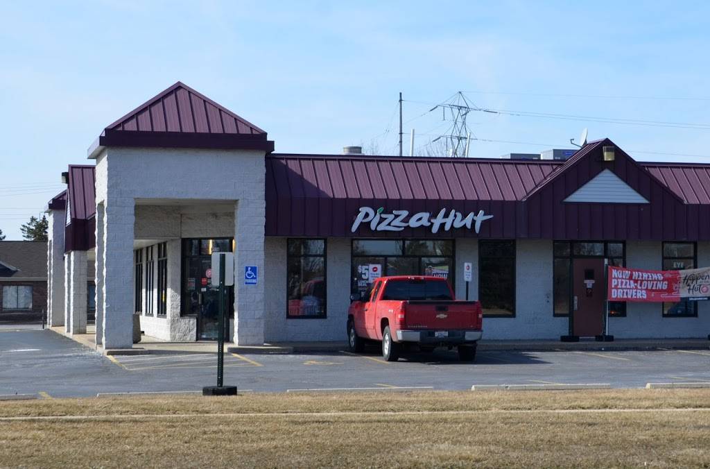Pizza Hut | restaurant | 955 S Main St, Mukwonago, WI 53149, USA | 2623638875 OR +1 262-363-8875