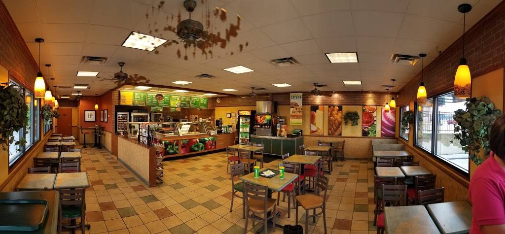 Subway | restaurant | 1108 N Main St, Shelbyville, TN 37160, USA | 9316801299 OR +1 931-680-1299